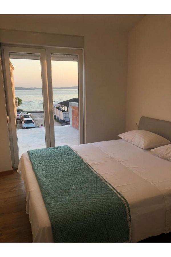 Beach Front Paradise Apartment Sukošan Exteriör bild